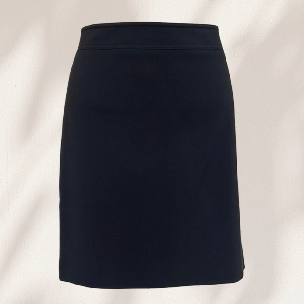 [Elie Tahari] - Sleek and Sophisticated Black Midi Lined Skirt